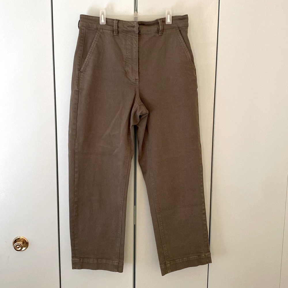Ever lane side pocket cropped straight pants. Sz 8. 97% cotton, 3% Elastane.